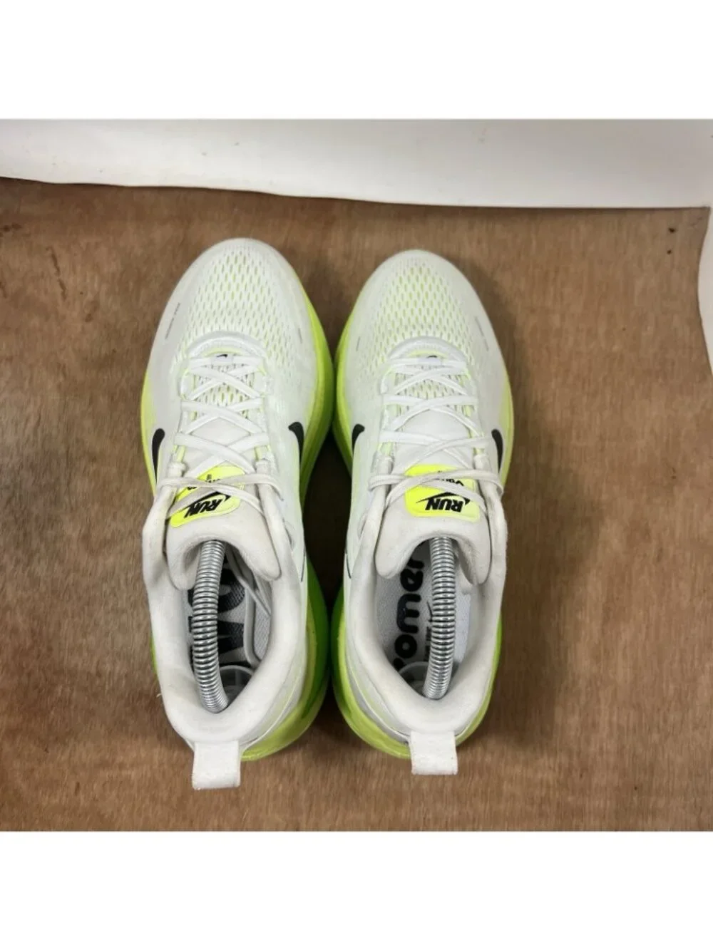 Nike Zoom Vomero 18 Women’s  Size 8 White Black Electric Green HM6804-102